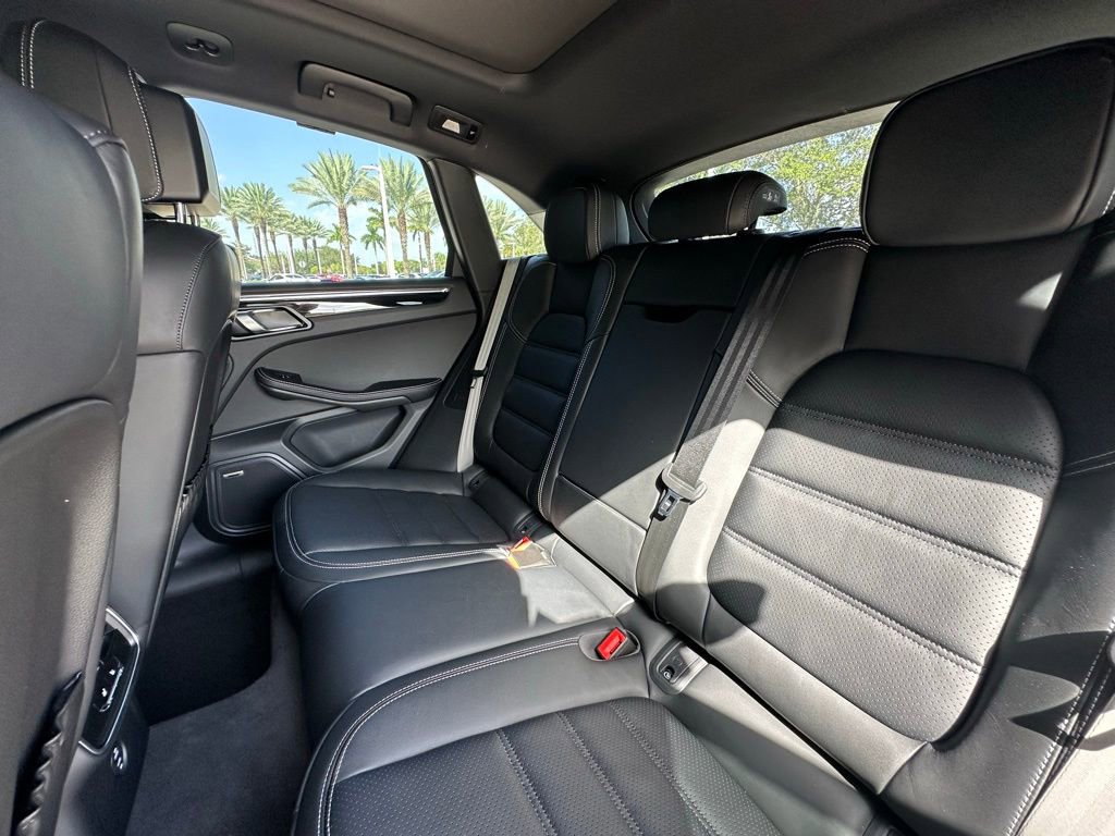 Certified 2025 Porsche Macan S image 32