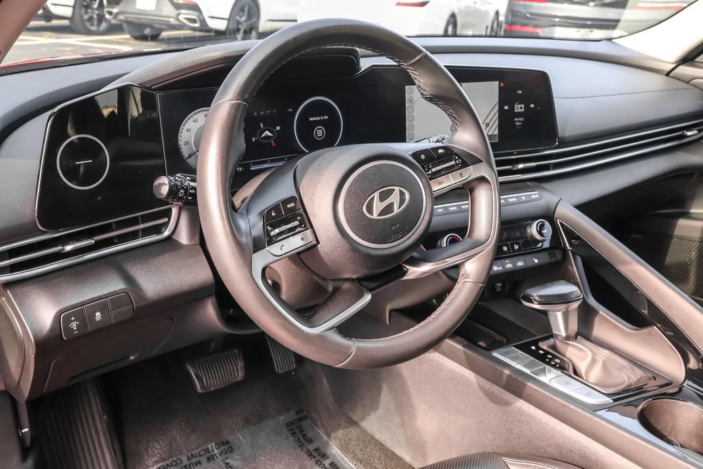 Certified 2025 Hyundai Elantra Limited FWD image 5