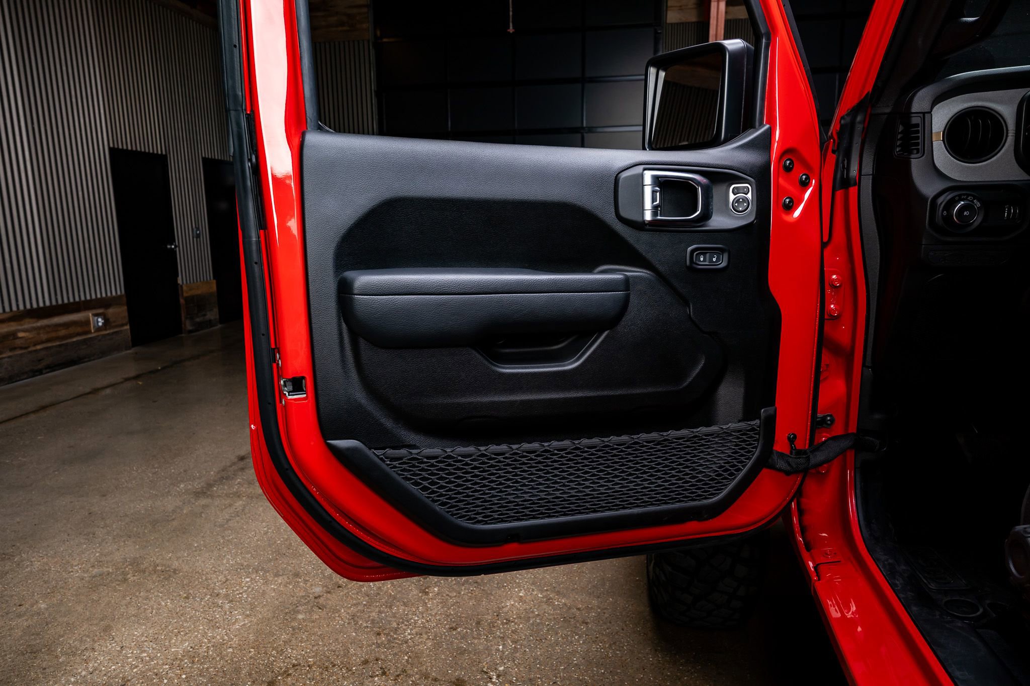 Used 2025 Jeep Wrangler Sport S image 36