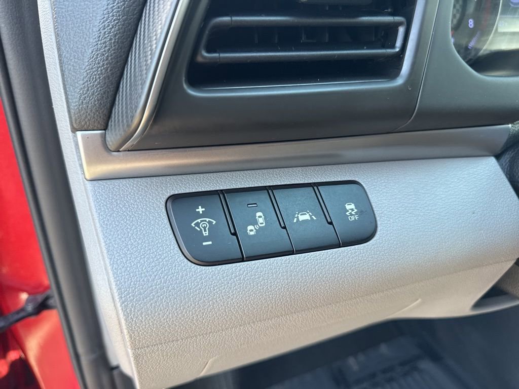Used 2020 Hyundai Elantra SEL image 16