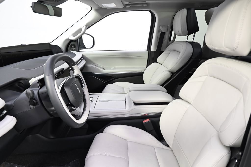 New 2026 Lincoln Navigator Reserve w/ Jet Appearance Package AWD/4WD image 13