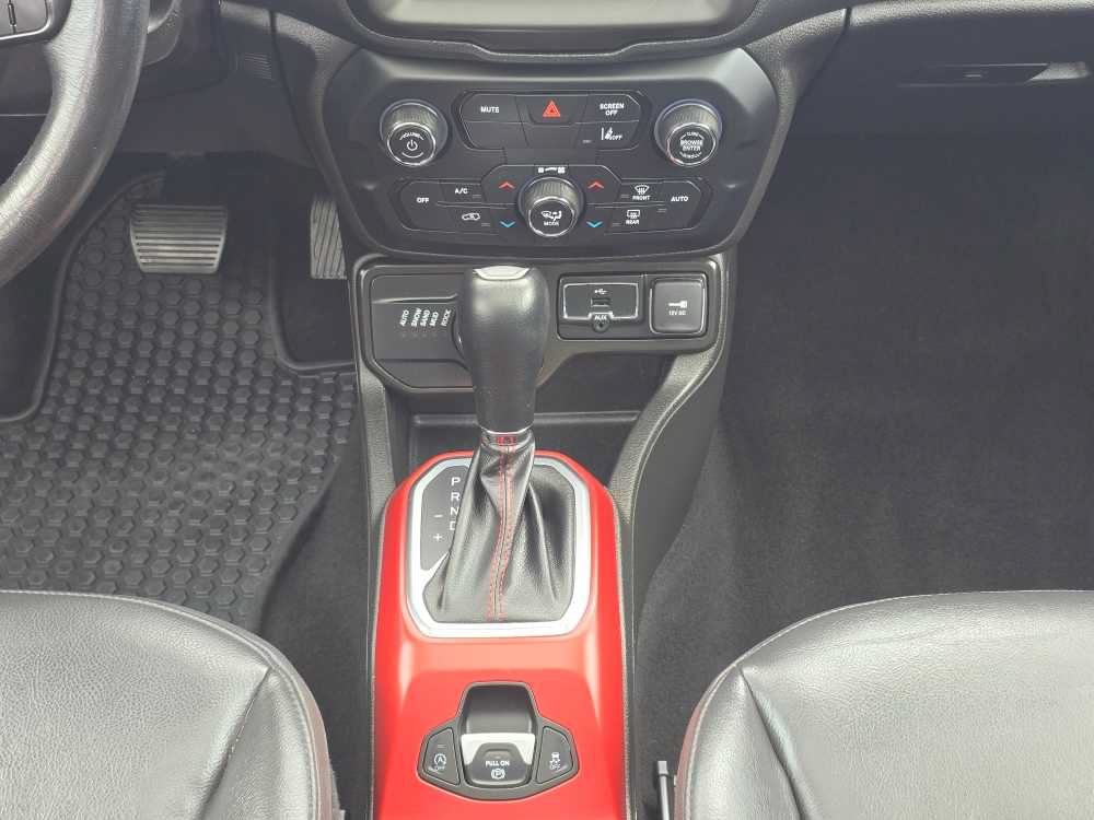 Used 2021 Jeep Renegade Trailhawk w/ Sun & Sound Group AWD/4WD image 13