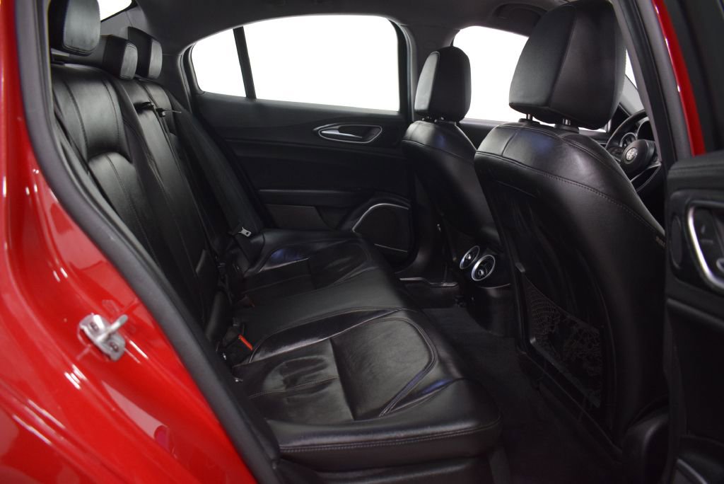 Used 2019 Alfa Romeo Giulia AWD w/ Cold Weather Package image 17