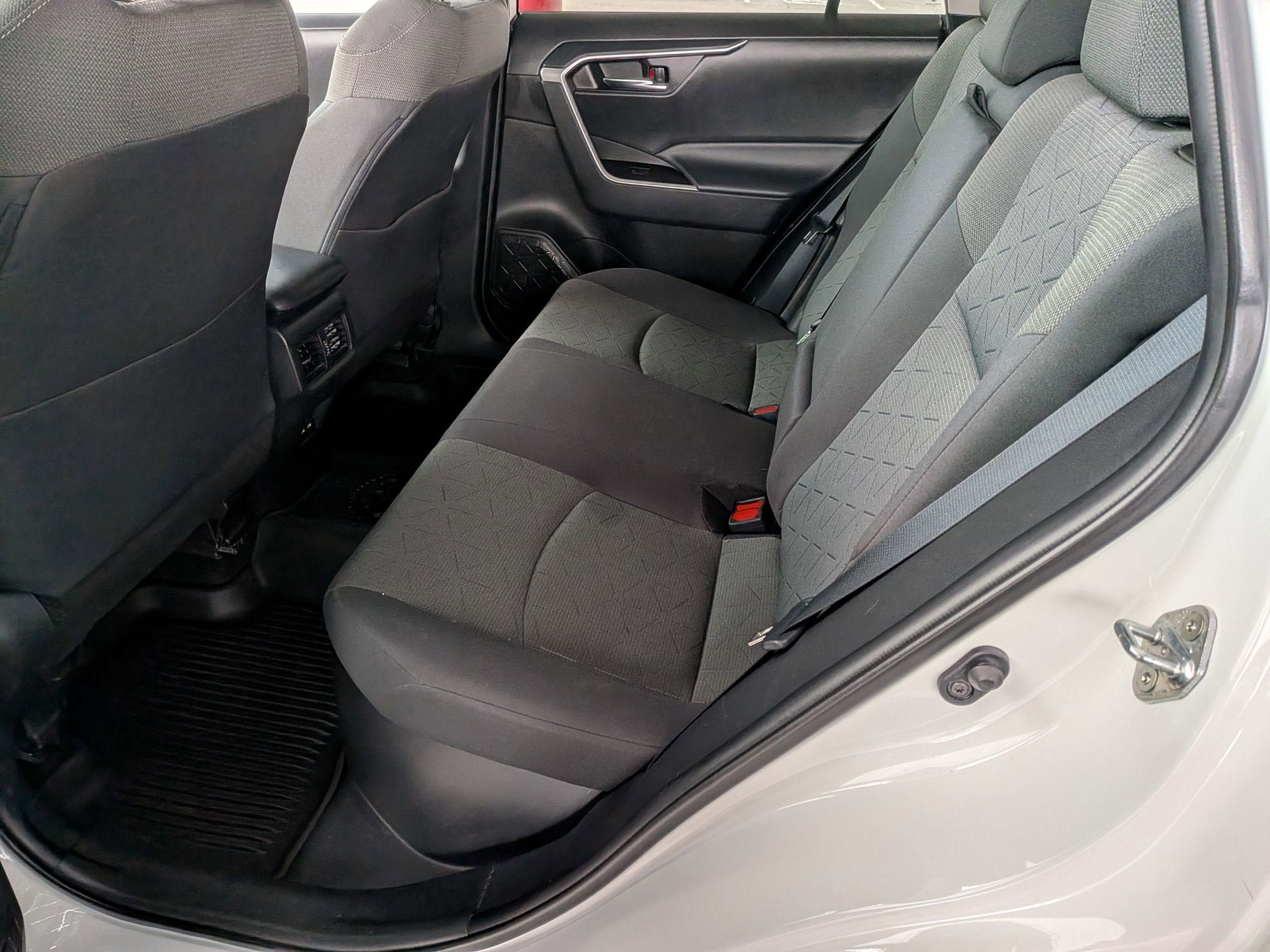 Used 2021 Toyota RAV4 XLE AWD/4WD image 25