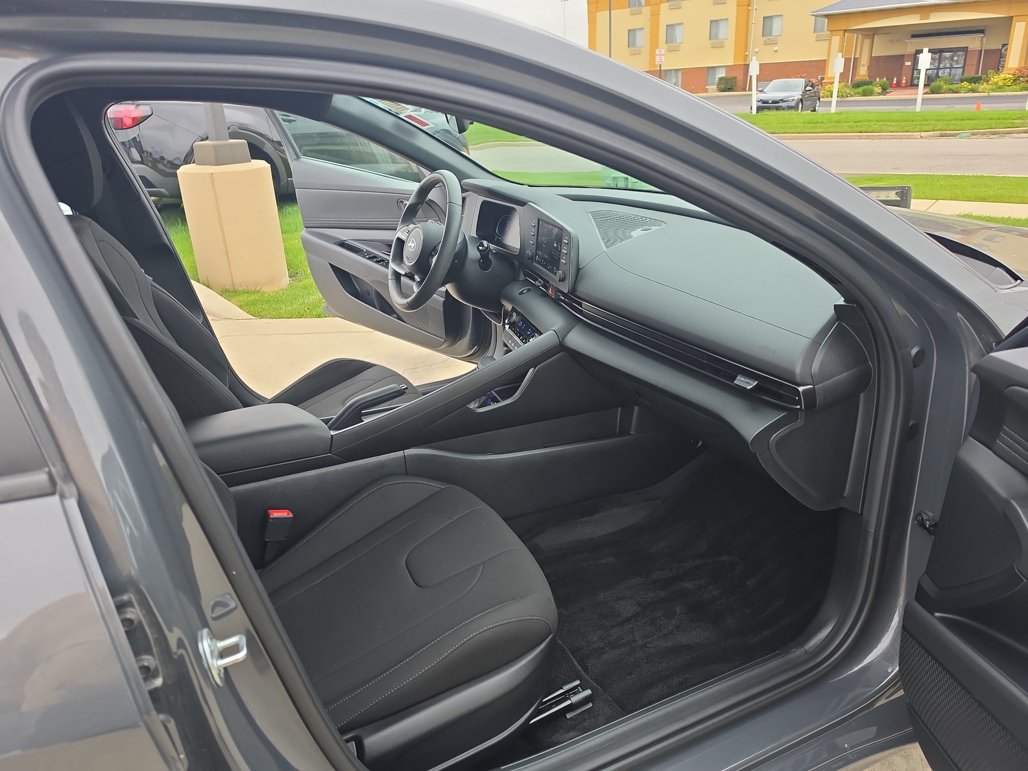 Used 2025 Hyundai Elantra Sport FWD image 11