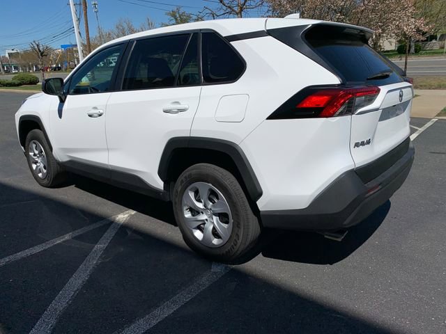 Used 2024 Toyota RAV4 LE AWD/4WD image 5