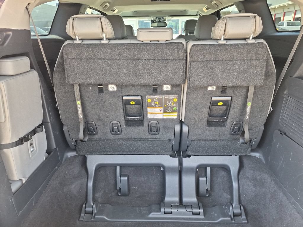 Certified 2025 Toyota Sienna XLE FWD image 16