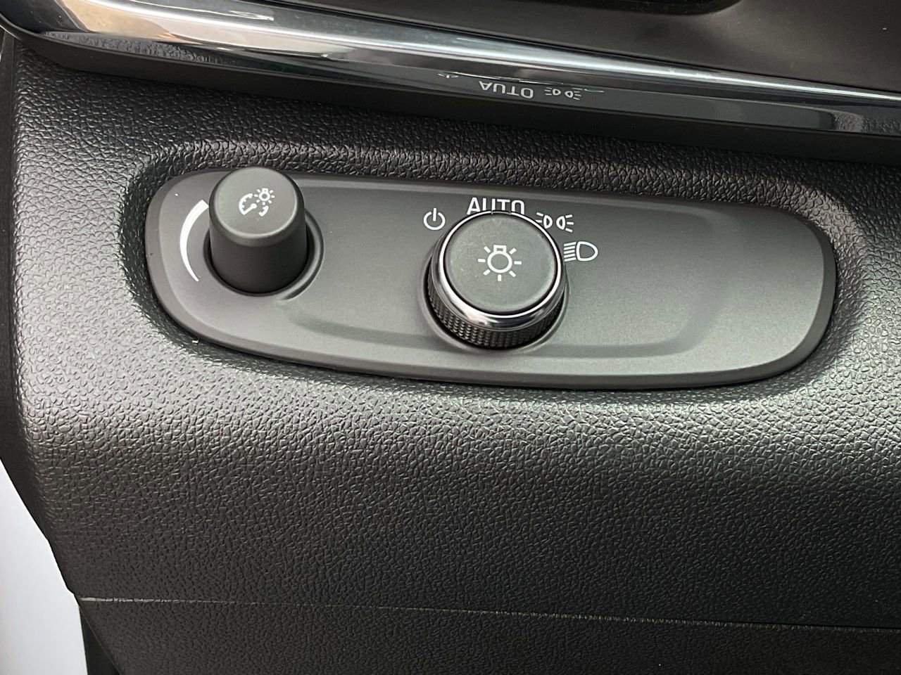 Used 2025 Buick Envista Preferred image 27