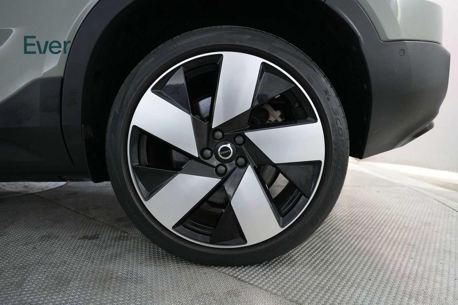 Used 2023 Volvo C40 P8 Recharge Ultimate image 9