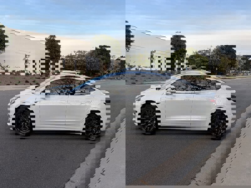 Used 2018 Tesla Model 3 Long Range image 9