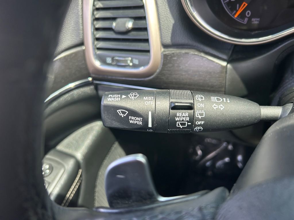 Used 2015 Jeep Grand Cherokee Limited w/ Luxury Group II AWD/4WD image 23