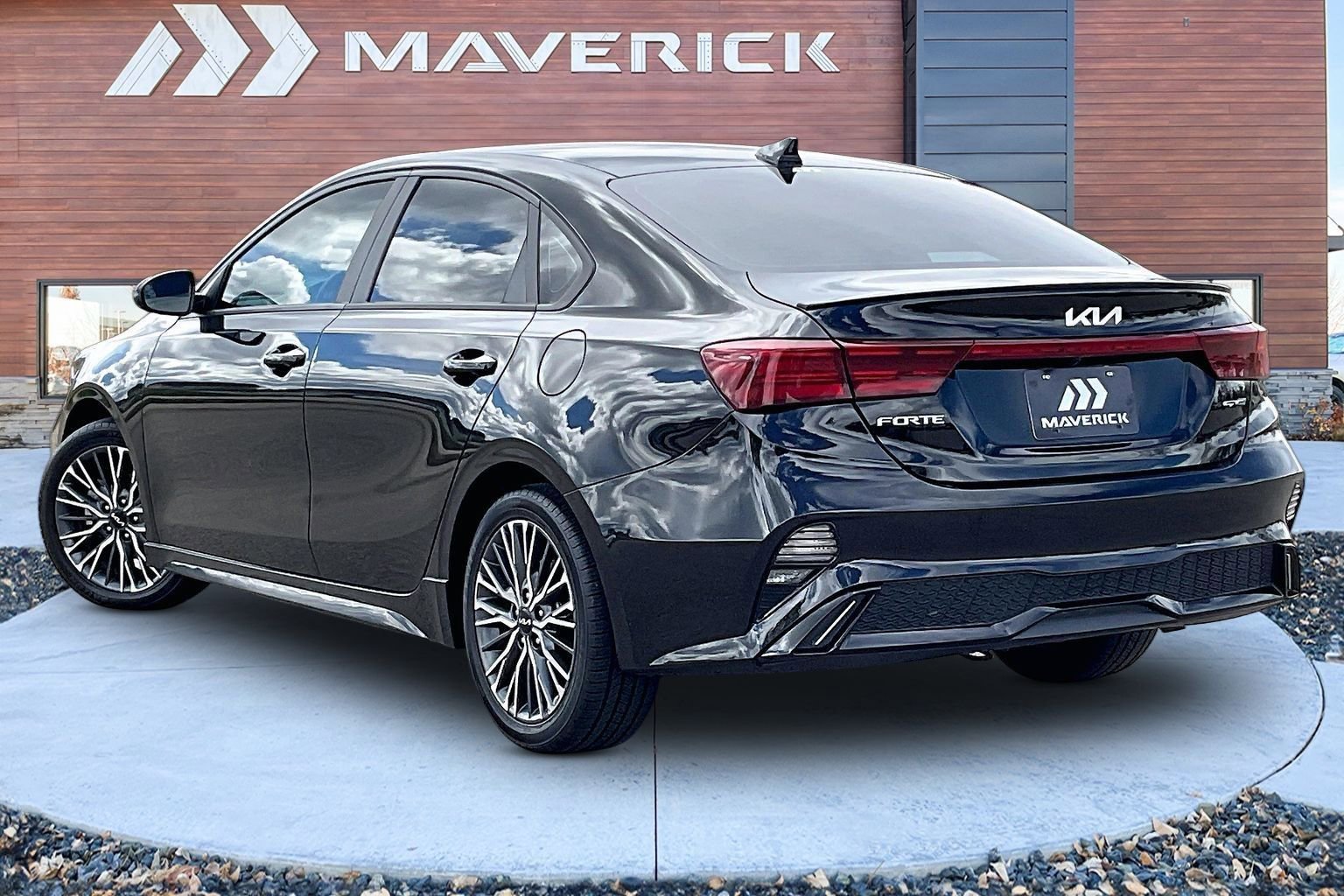 Used 2023 Kia Forte GT-Line w/ GT-Line Premium Package FWD image 4