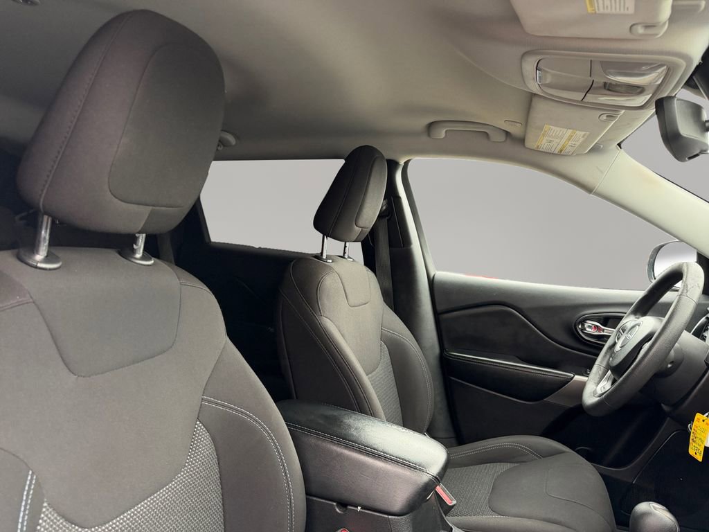 Used 2021 Jeep Cherokee Latitude image 14