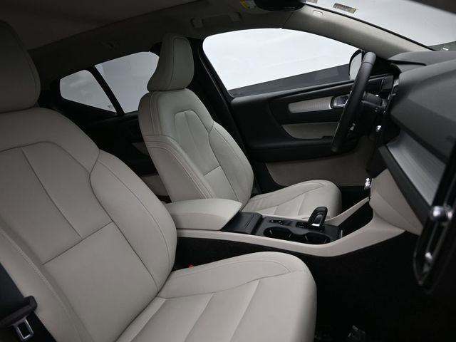 Used 2020 Volvo XC40 T5 Momentum w/ Protection Package Premier image 30