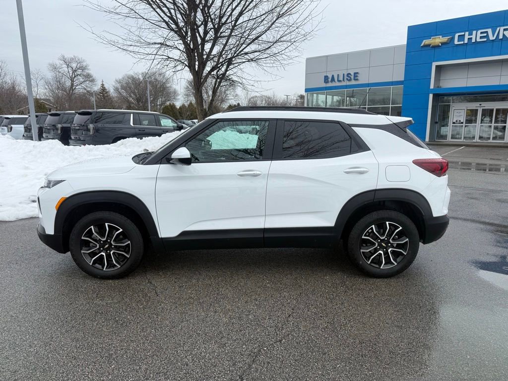 Used 2023 Chevrolet TrailBlazer ACTIV w/ Sun and Liftgate Package image 2
