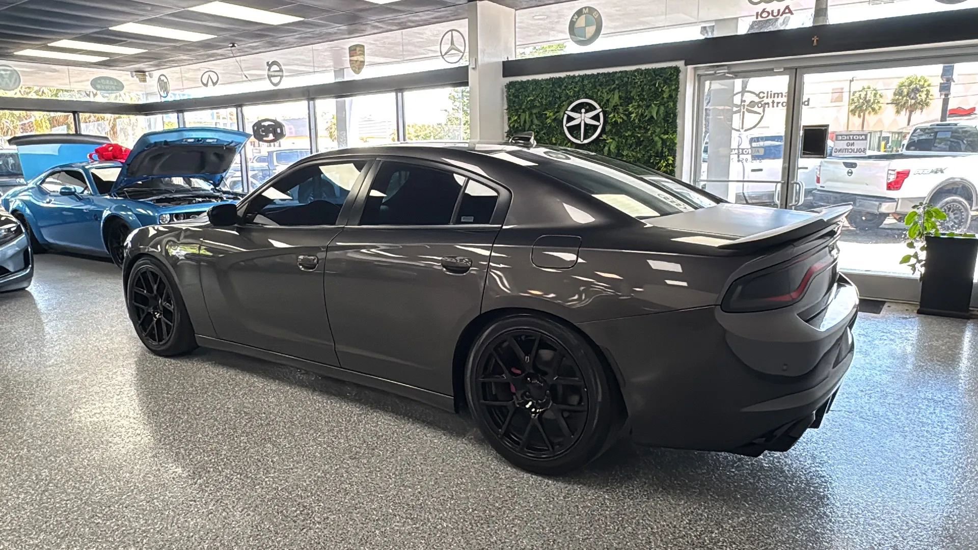 Used 2023 Dodge Charger SXT RWD image 5