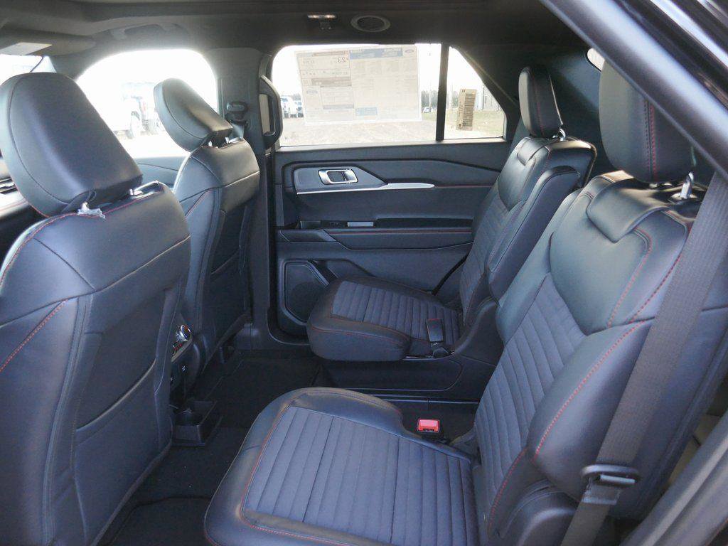 New 2026 Ford Explorer ST-Line w/ ST-Line Street Pack image 13
