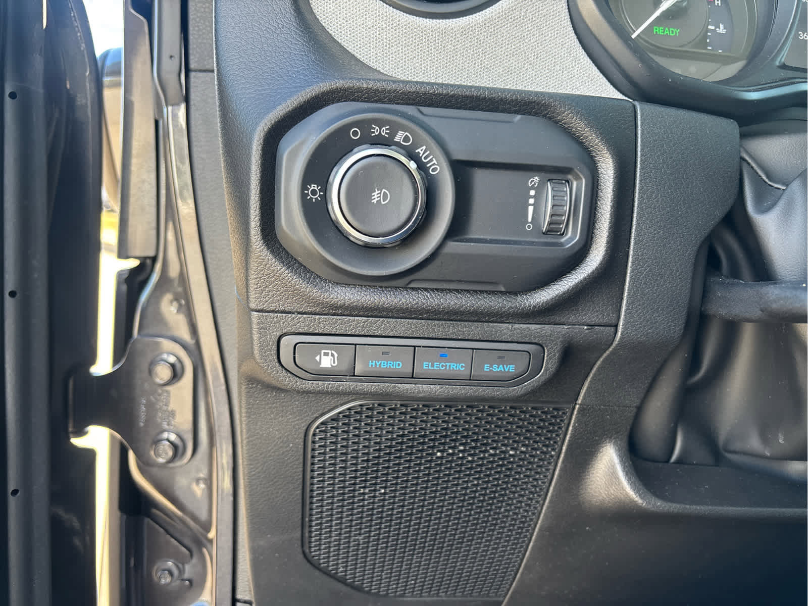 Used 2024 Jeep Wrangler Sport S w/ Convenience Group AWD/4WD image 17