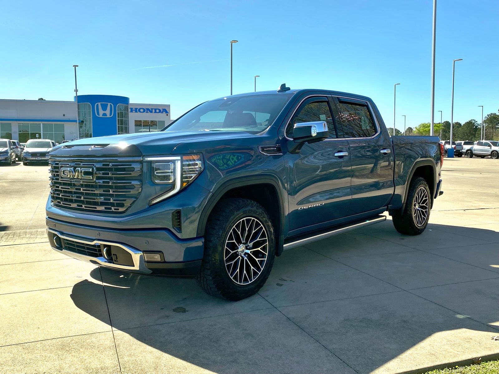 Used 2026 GMC Sierra 1500 Denali Ultimate image 3