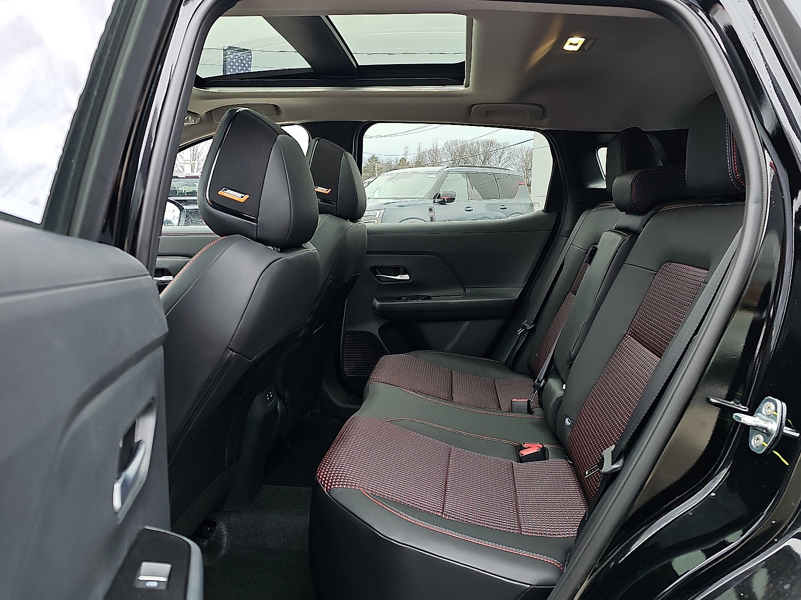 New 2026 Nissan Kicks SR w/ SR Premium Package AWD/4WD image 6