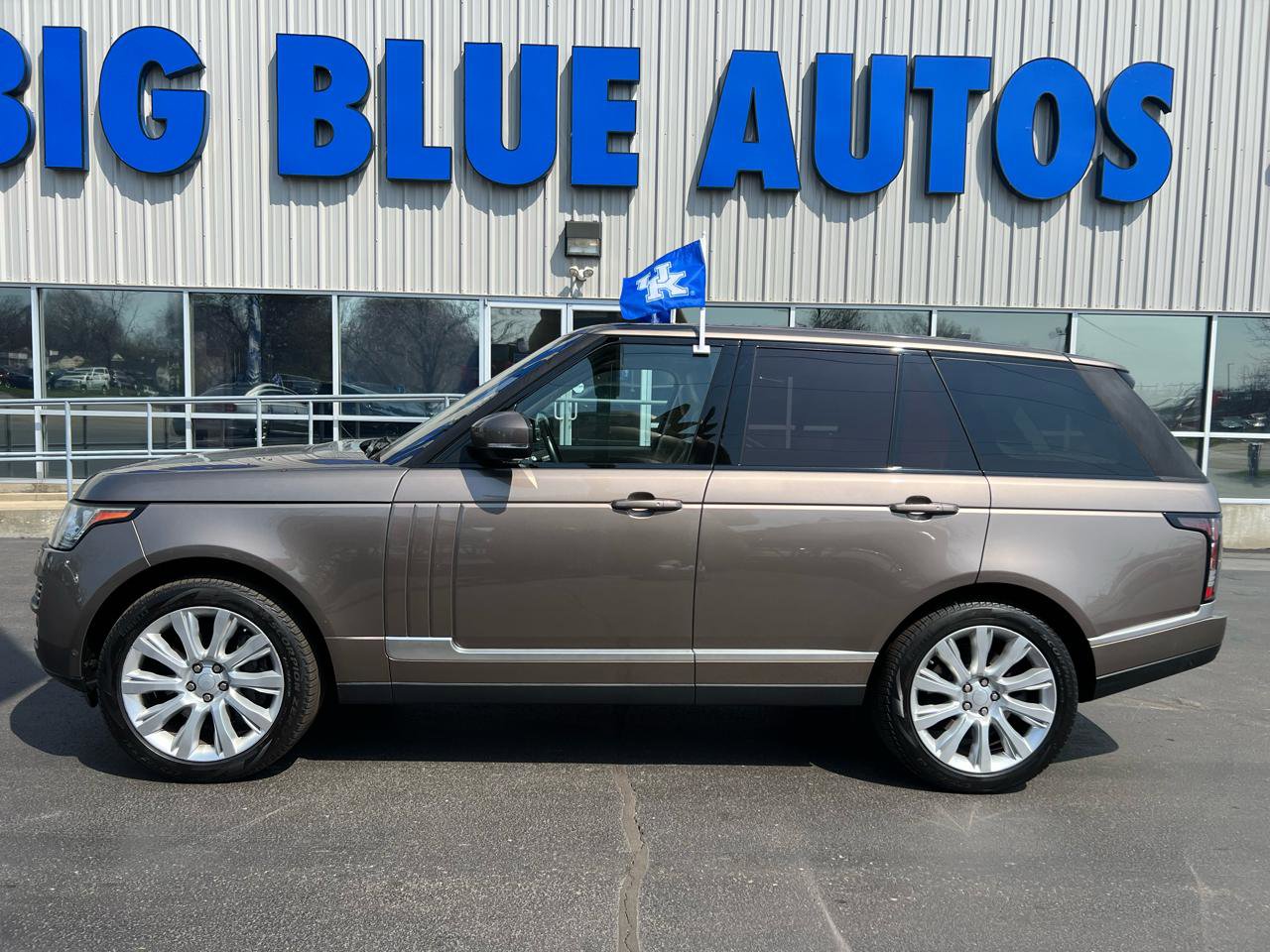 Used 2016 Land Rover Range Rover Supercharged AWD/4WD image 2