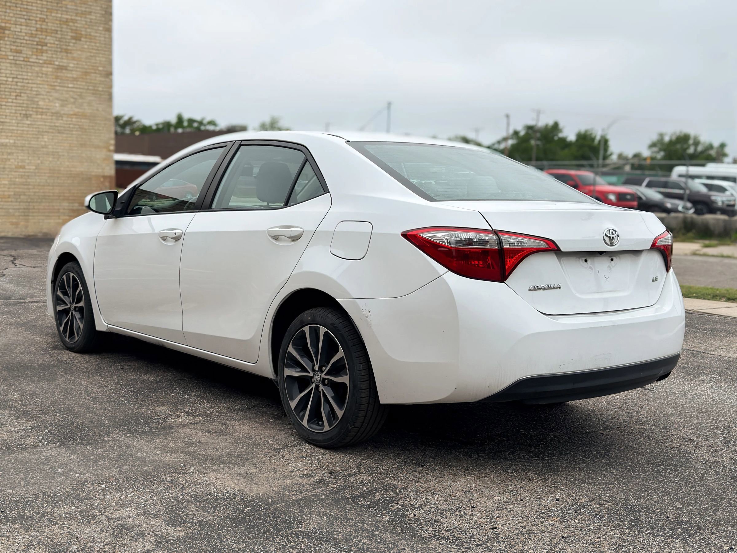 Used 2016 Toyota Corolla LE FWD image 5
