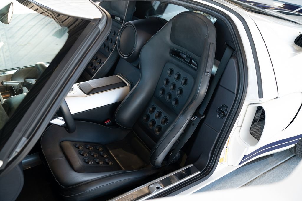 Used 2006 Ford GT RWD image 11