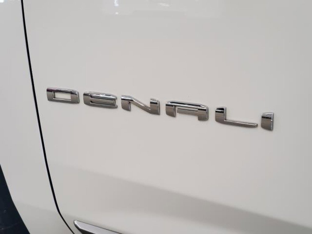 Used 2021 GMC Yukon Denali w/ Denali Premium Package image 6