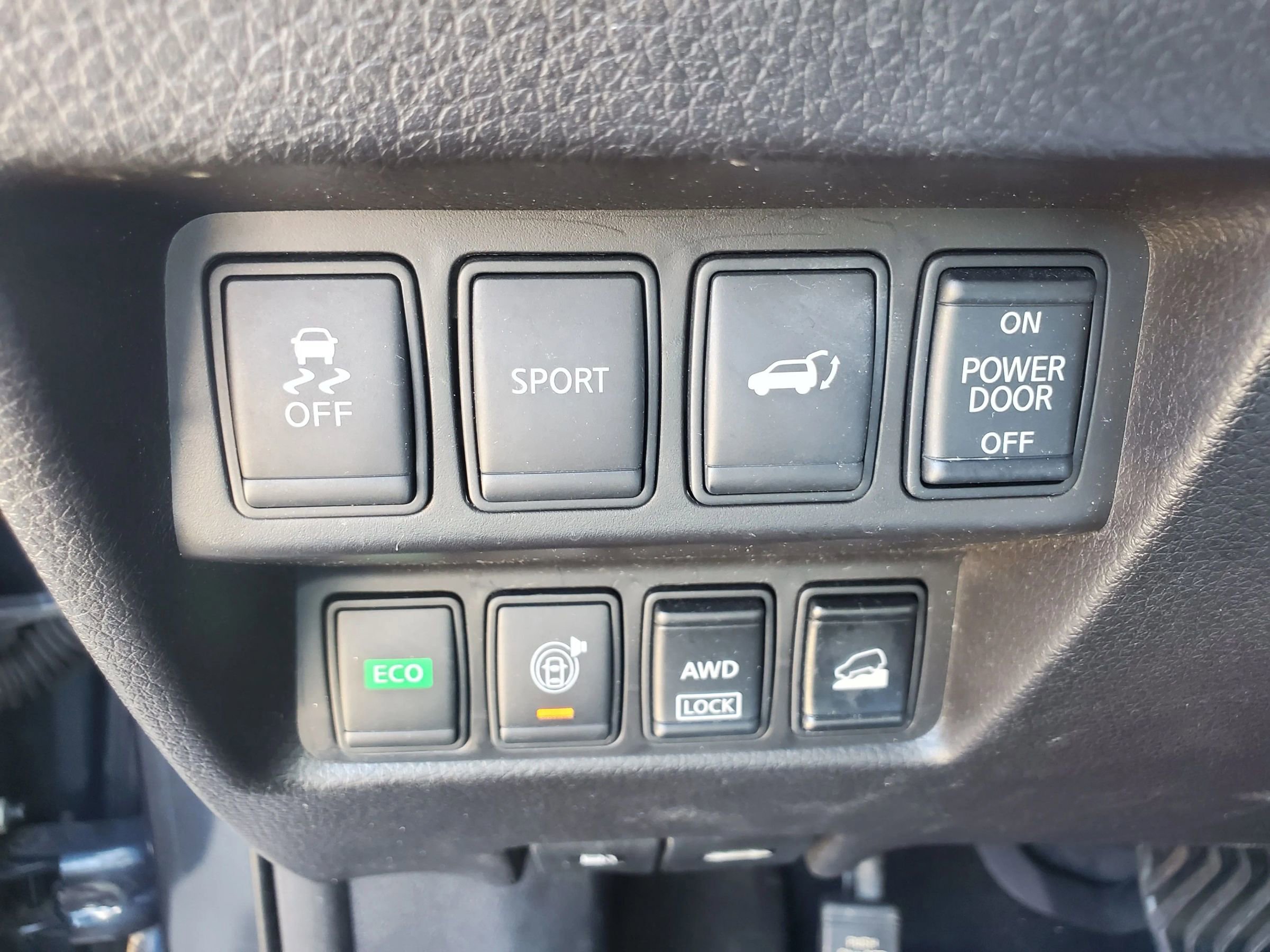 Used 2016 Nissan Rogue SV w/ SV Premium Package image 41