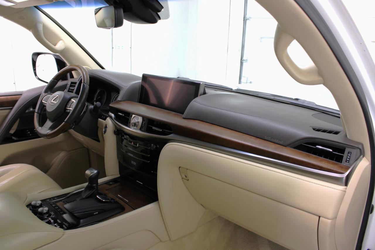 Used 2017 Lexus LX 570 4WD w/ Luxury Package image 51