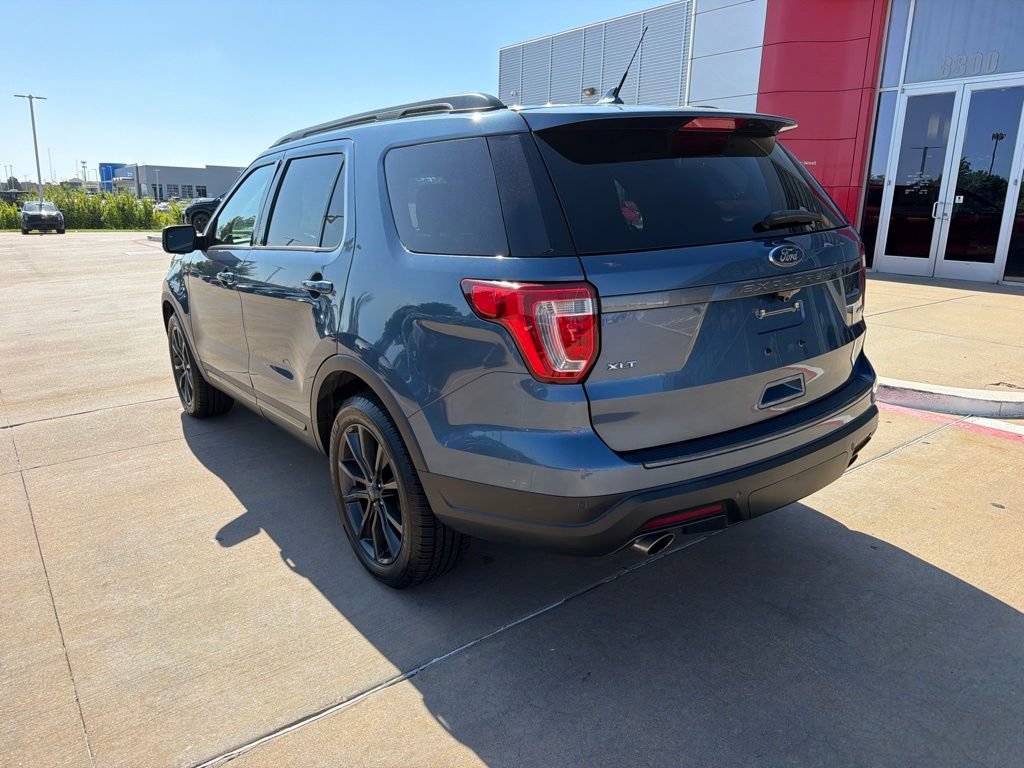 Used 2018 Ford Explorer XLT w/ Equipment Group 202A AWD/4WD image 3
