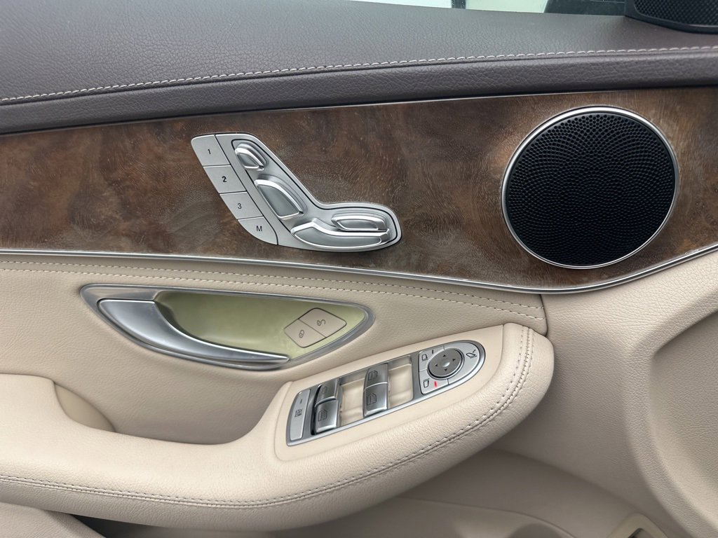 Used 2015 Mercedes-Benz C 300 Sedan w/ Luxury Package image 22