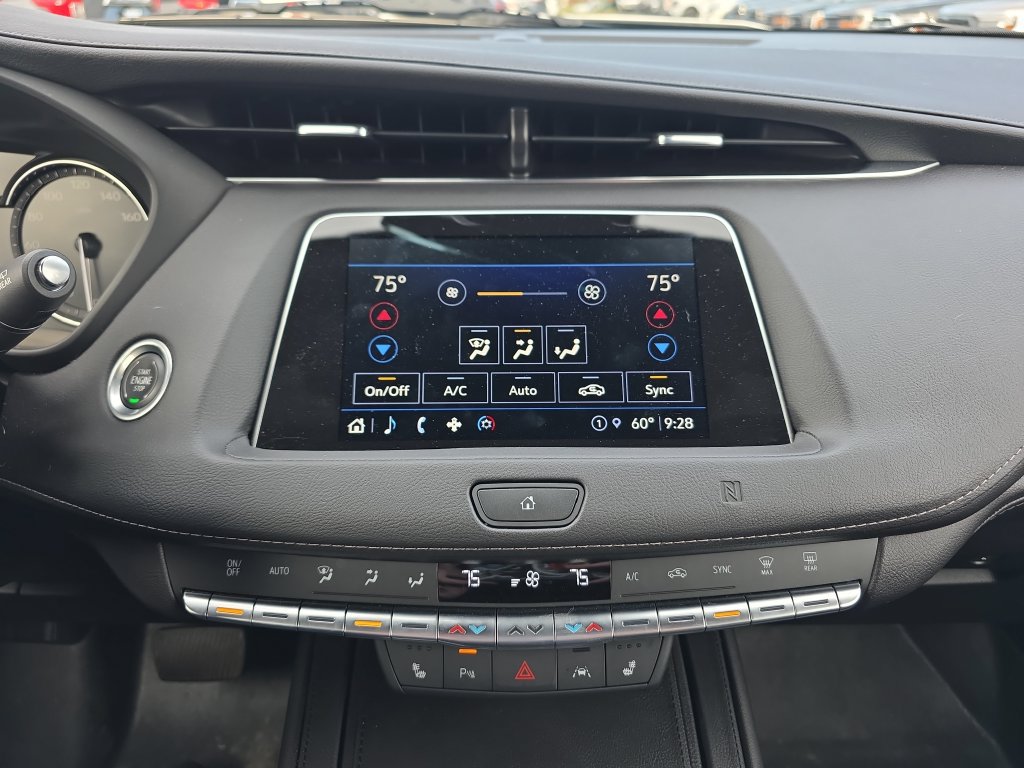 Used 2021 Cadillac XT4 Luxury w/ Cold Weather Package AWD/4WD image 33