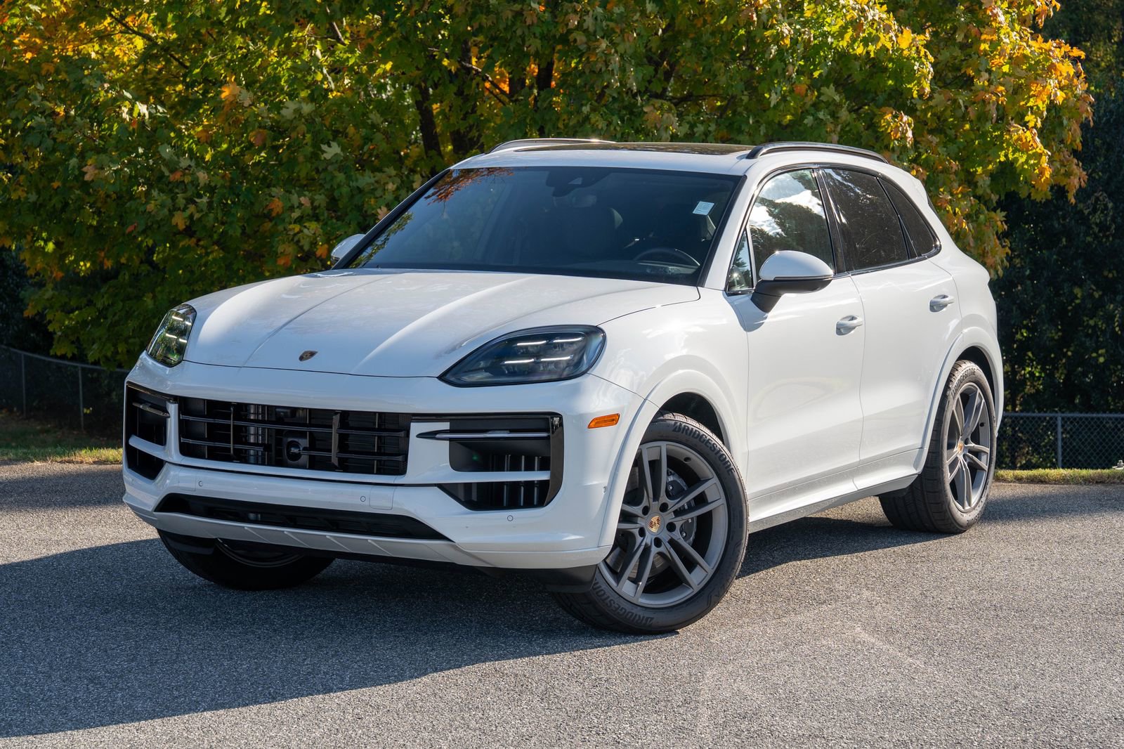 Certified 2025 Porsche Cayenne image 1