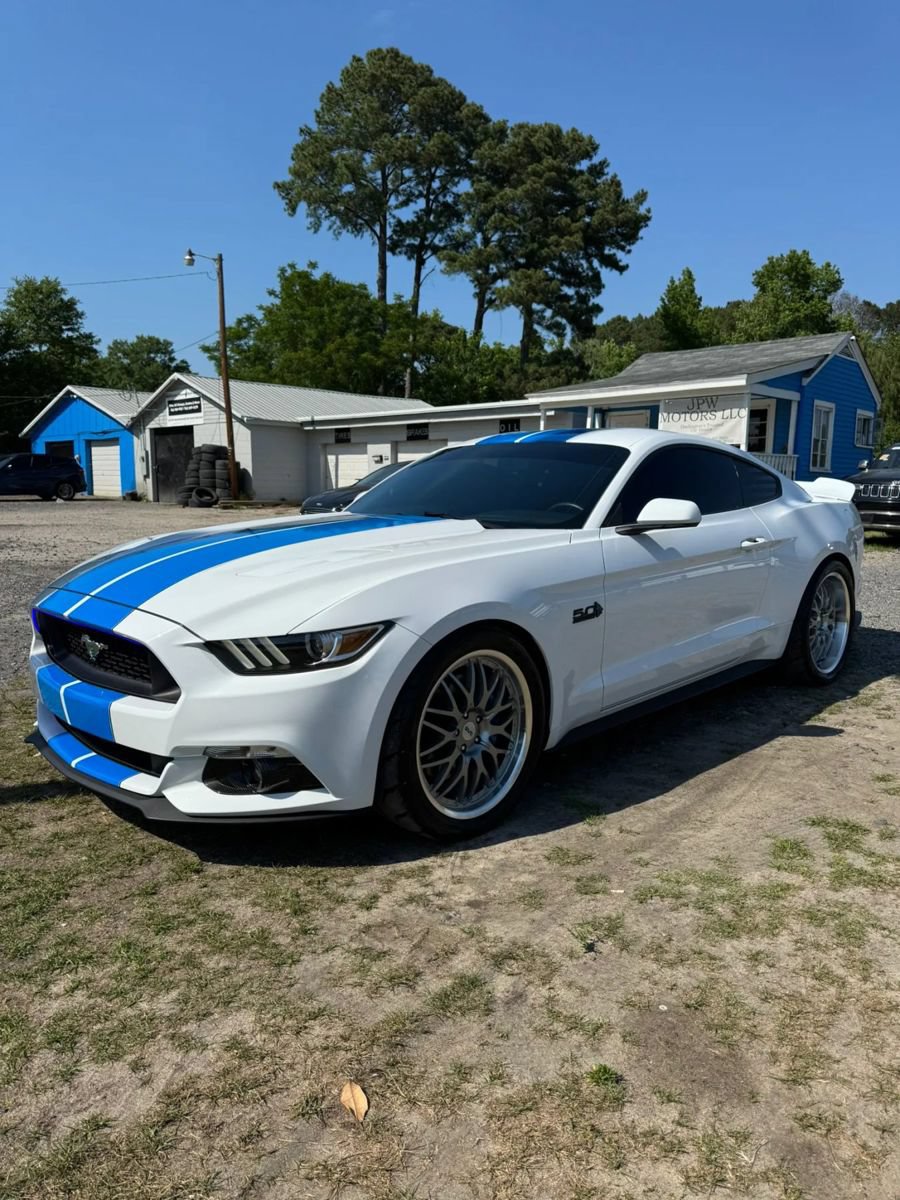 Used 2016 Ford Mustang GT RWD image 4