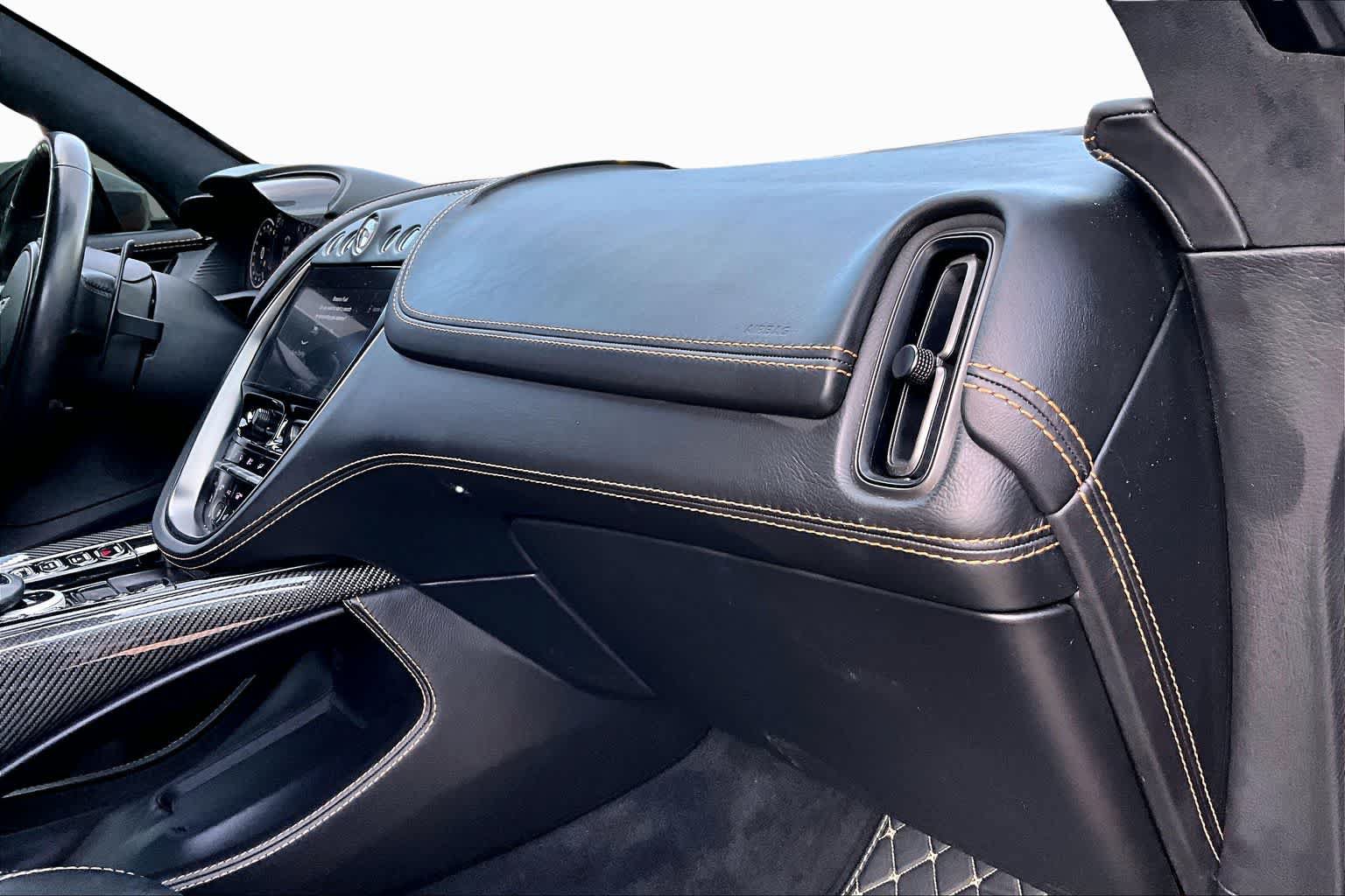 Used 2021 Aston Martin DBX AWD/4WD image 18