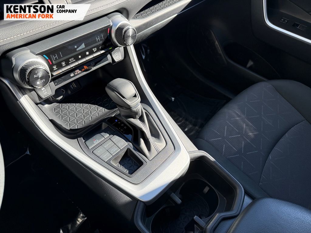 Used 2025 Toyota RAV4 XLE image 22