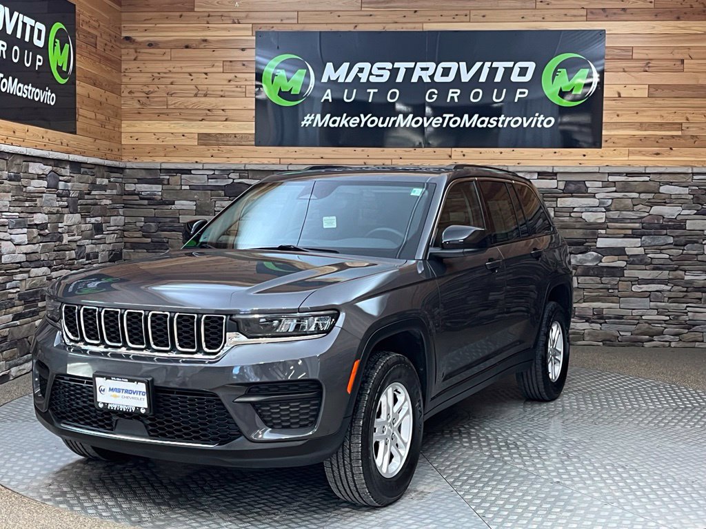 Used 2023 Jeep Grand Cherokee Laredo w/ Luxury Tech Group I AWD/4WD image 8