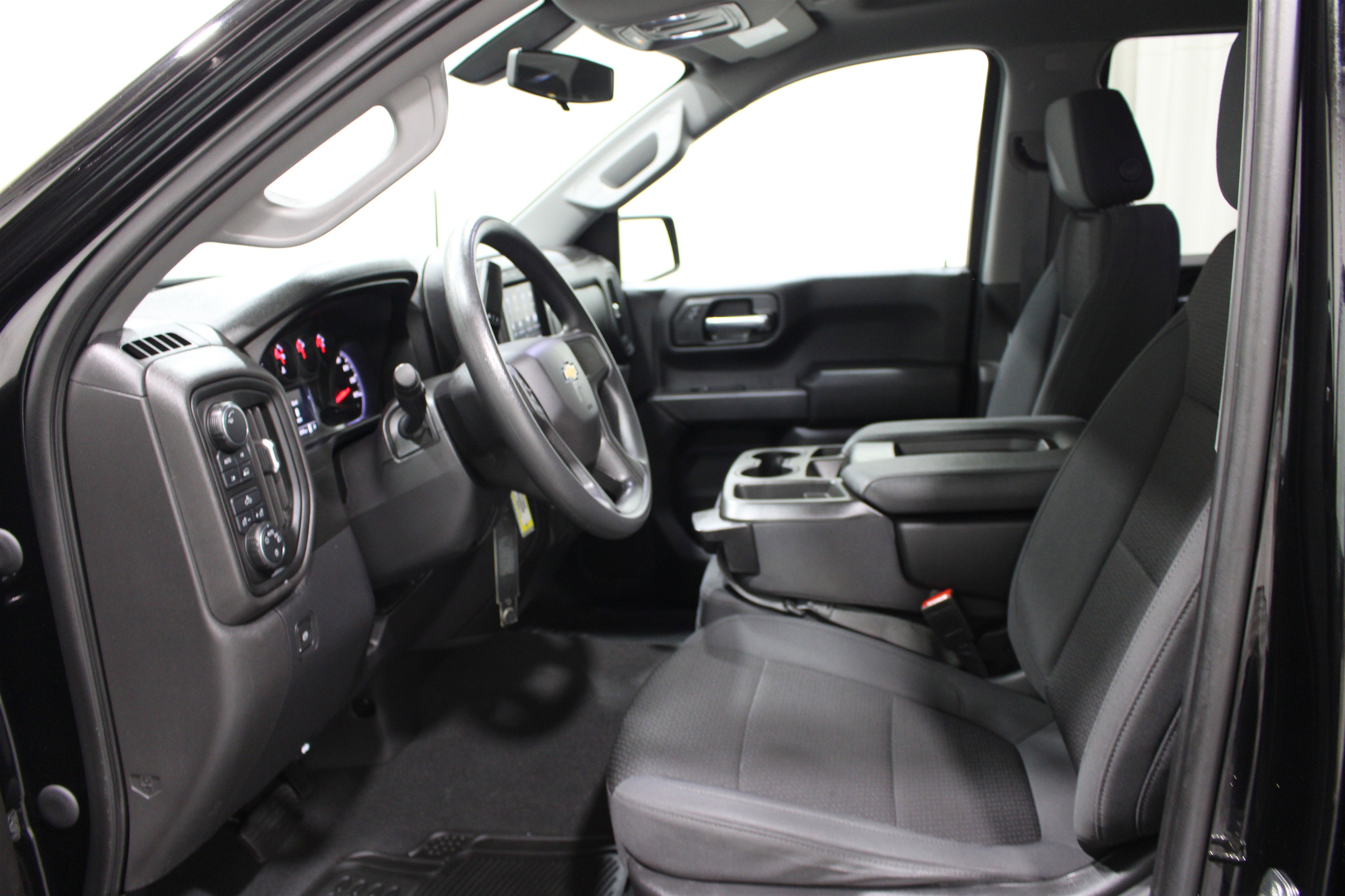 Used 2021 Chevrolet Silverado 1500 Custom AWD/4WD image 3