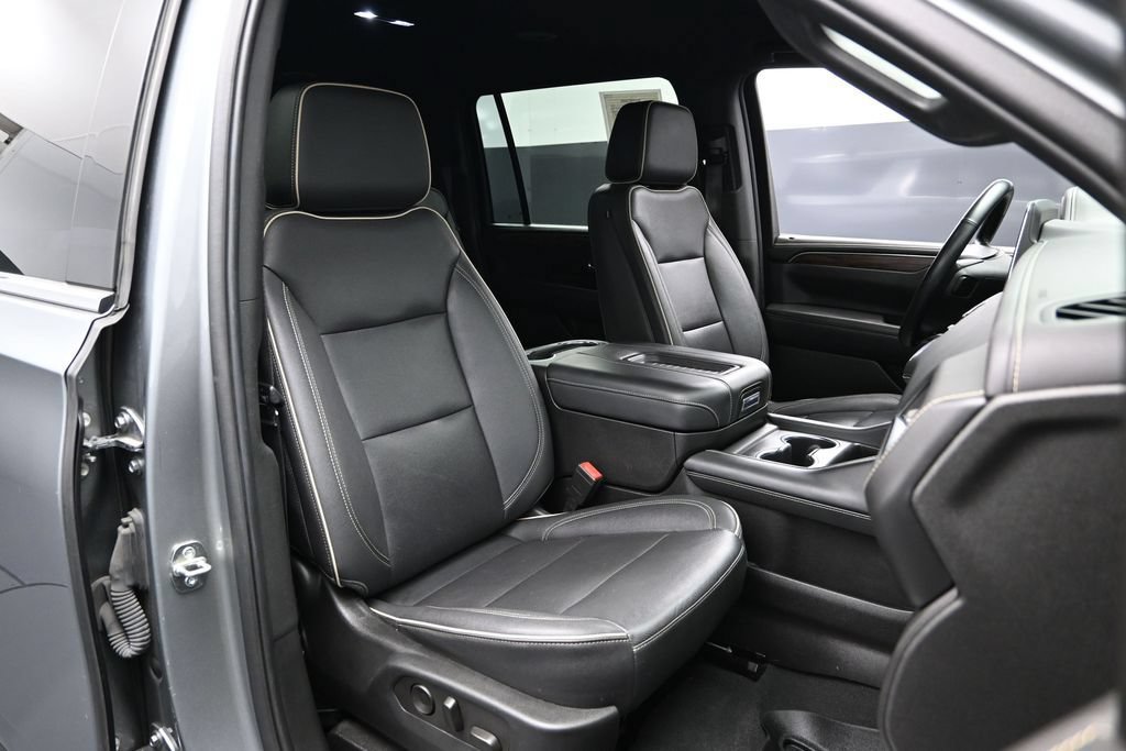 Used 2023 Chevrolet Suburban Premier AWD/4WD image 16
