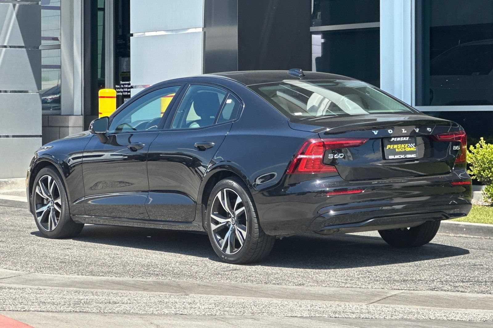 Used 2024 Volvo S60 B5 Core FWD image 6