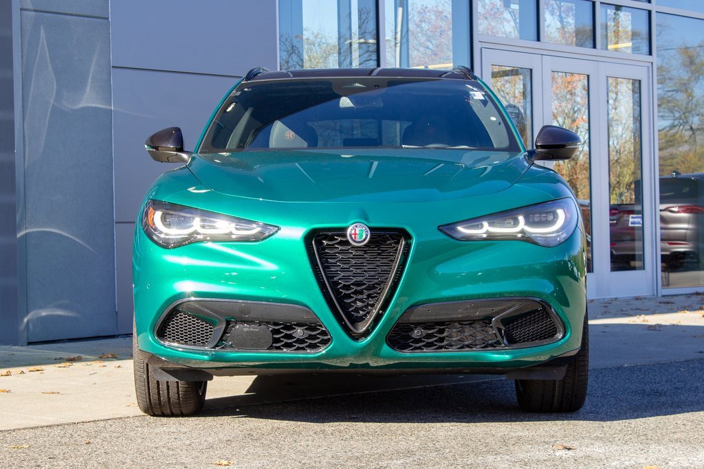 New 2025 Alfa Romeo Stelvio Sprint image 2