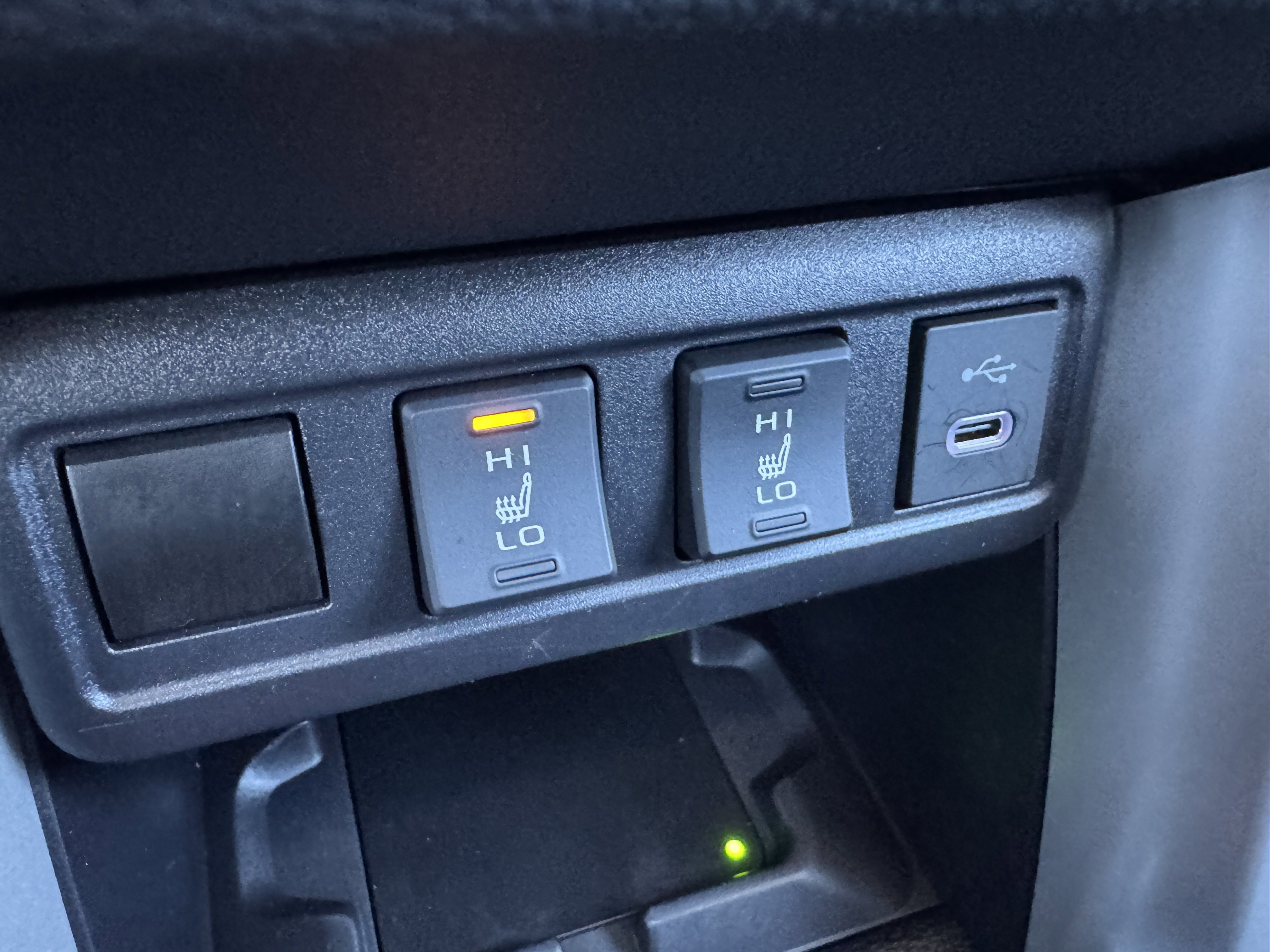 Used 2024 Toyota Corolla Cross XLE image 27