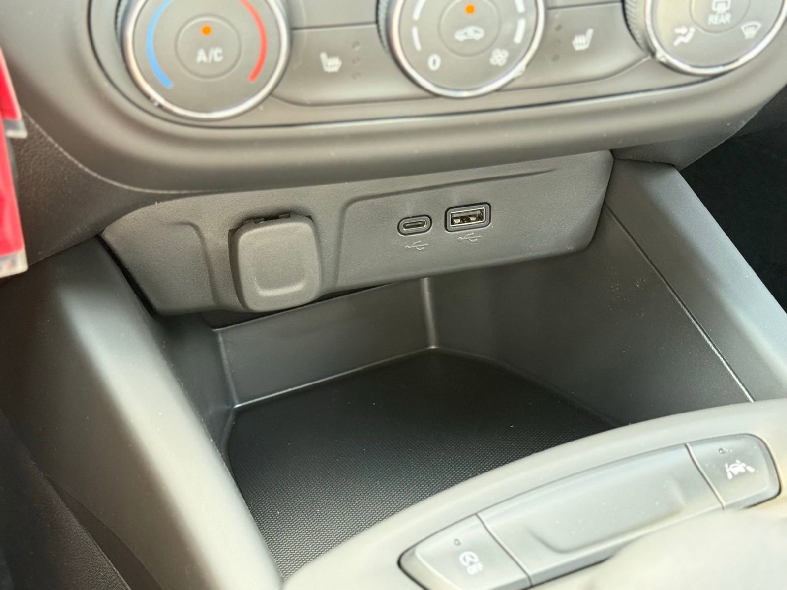 New 2026 Chevrolet Trax RS w/ Sunroof Package FWD image 24