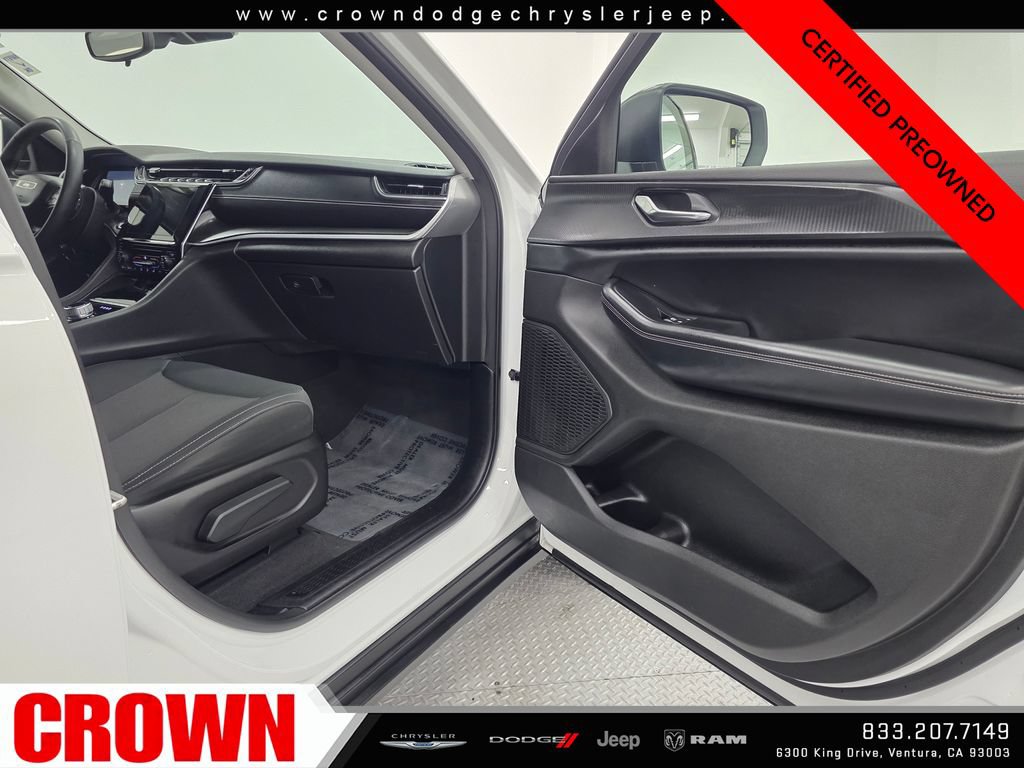 Used 2024 Jeep Grand Cherokee Laredo AWD/4WD image 13