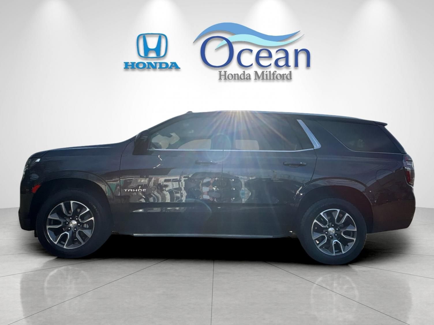 Used 2023 Chevrolet Tahoe LT w/ Luxury Package image 2