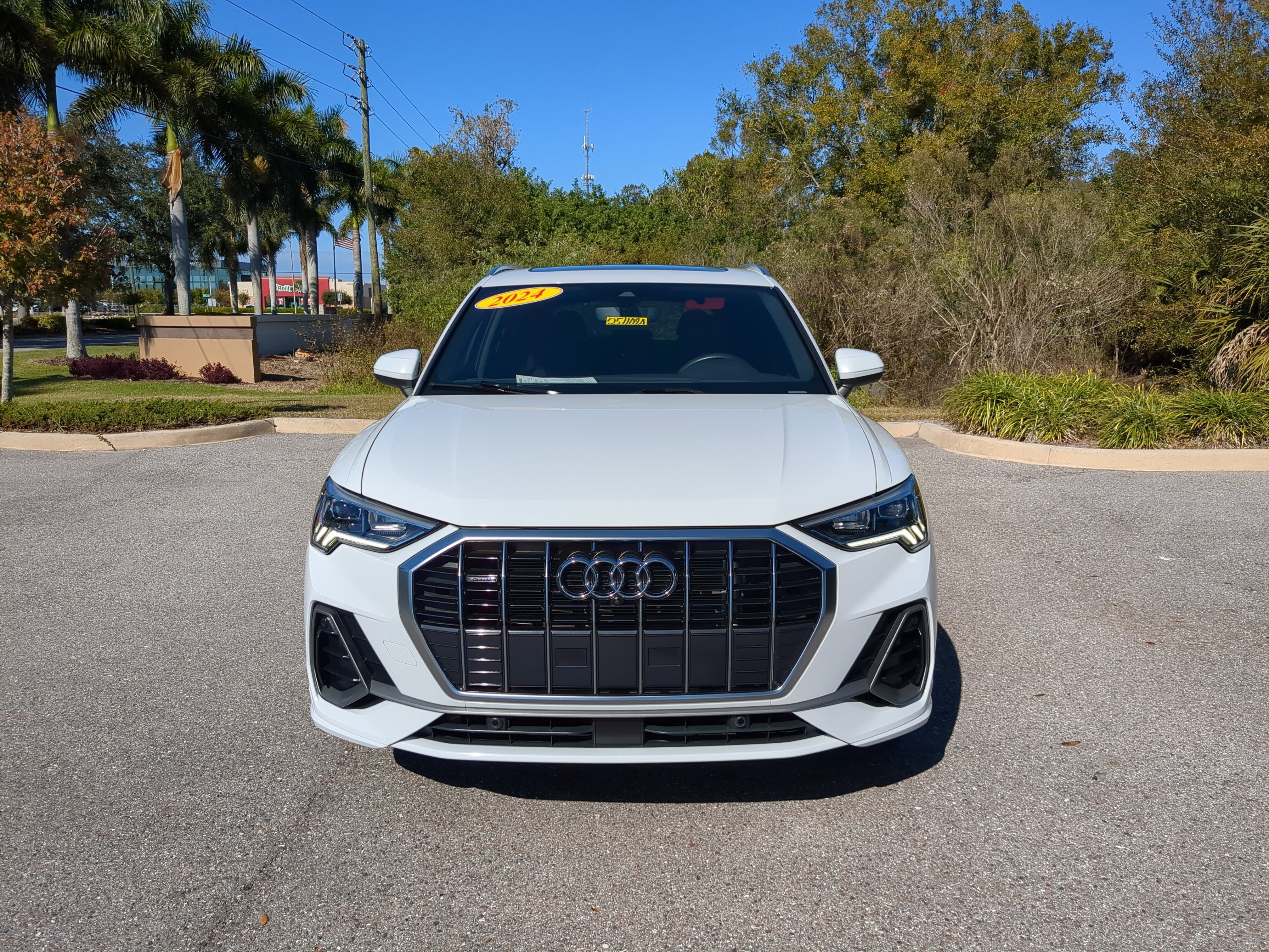 Used 2024 Audi Q3 2.0T Premium Plus image 2