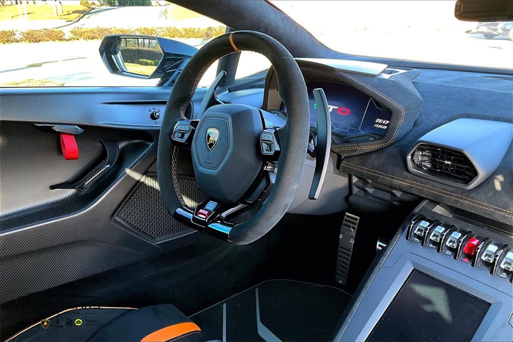 Used 2022 Lamborghini Huracan STO image 7