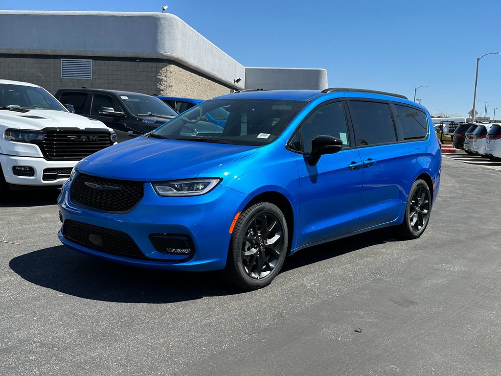 New 2026 Chrysler Pacifica Select FWD image 2