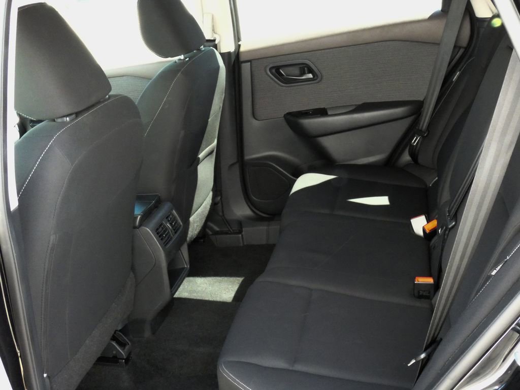 Used 2023 Nissan Rogue S AWD/4WD image 22